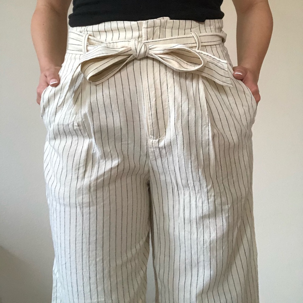 Wide-legged trousers